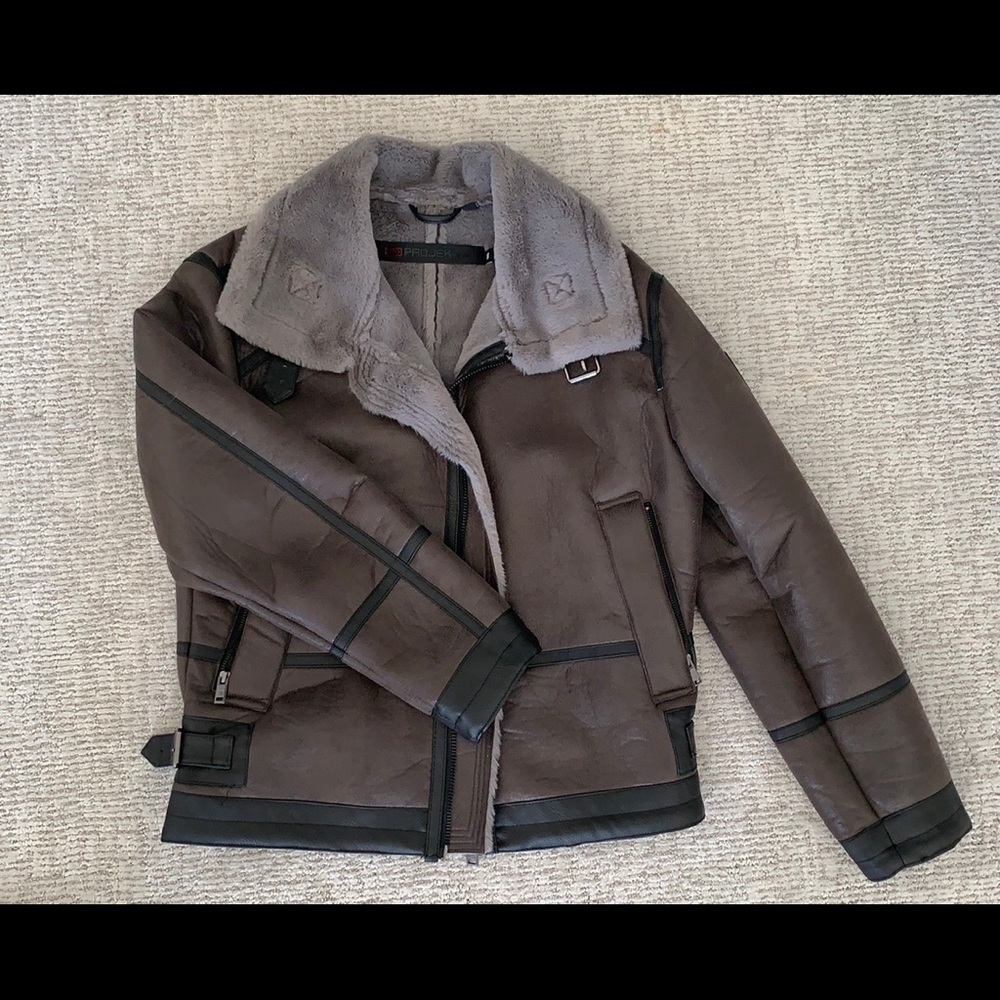❤️❤️Beautiful l grey faux shearling!